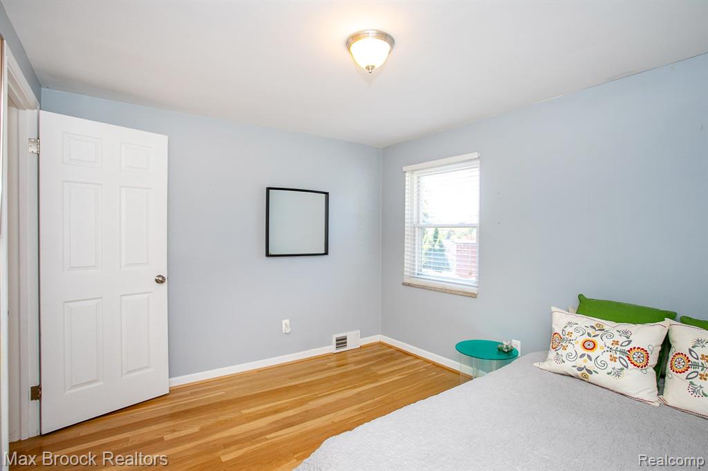 26015 ALLOR Avenue, Huntington Woods, MI — Photo 31