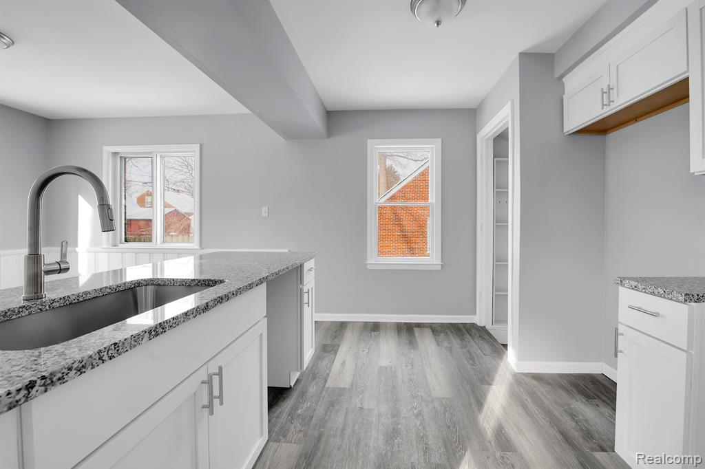 8651 HAZELTON Street, Dearborn Heights, MI 48127 — Photo 5
