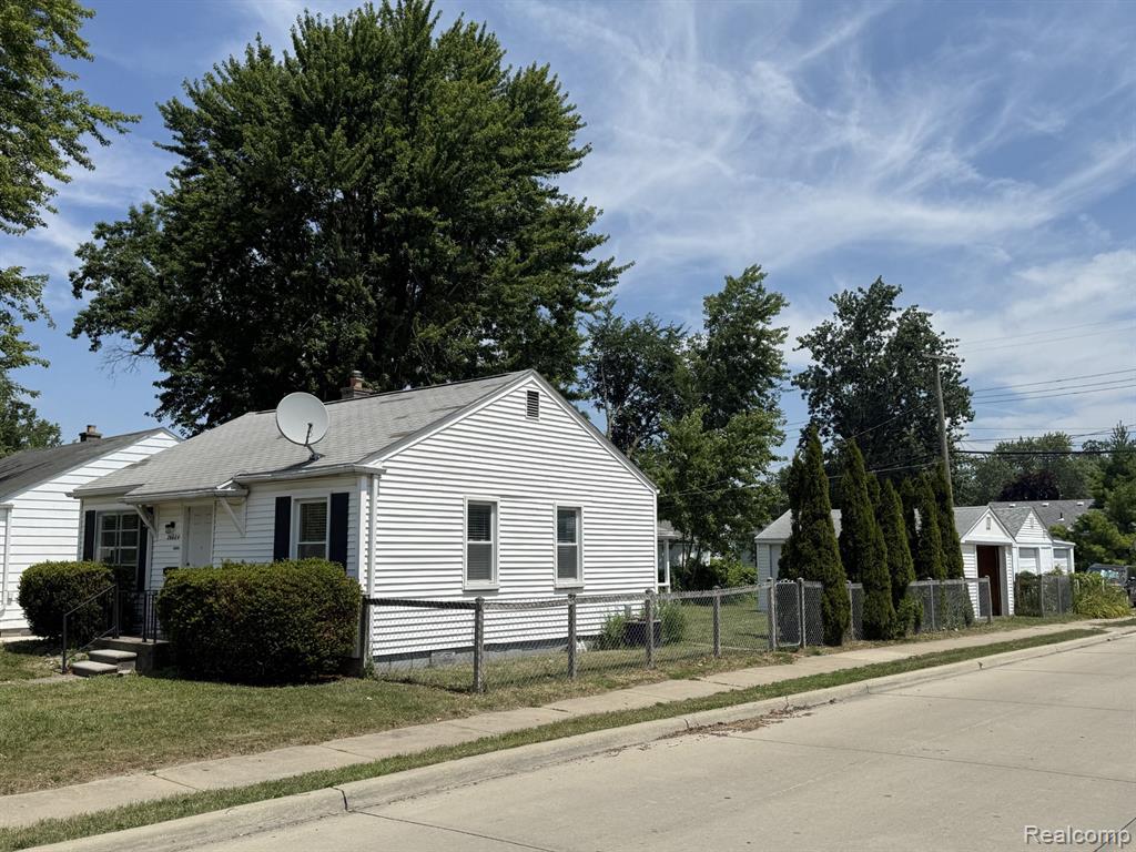 26604 GROVELAND Street, Madison Heights, MI 48071 — Photo 3