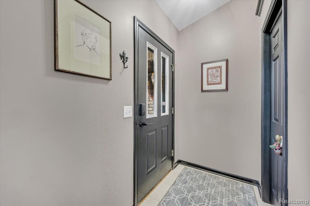 6052 Belmont Court, Grand Blanc, MI 48439 — Photo 8