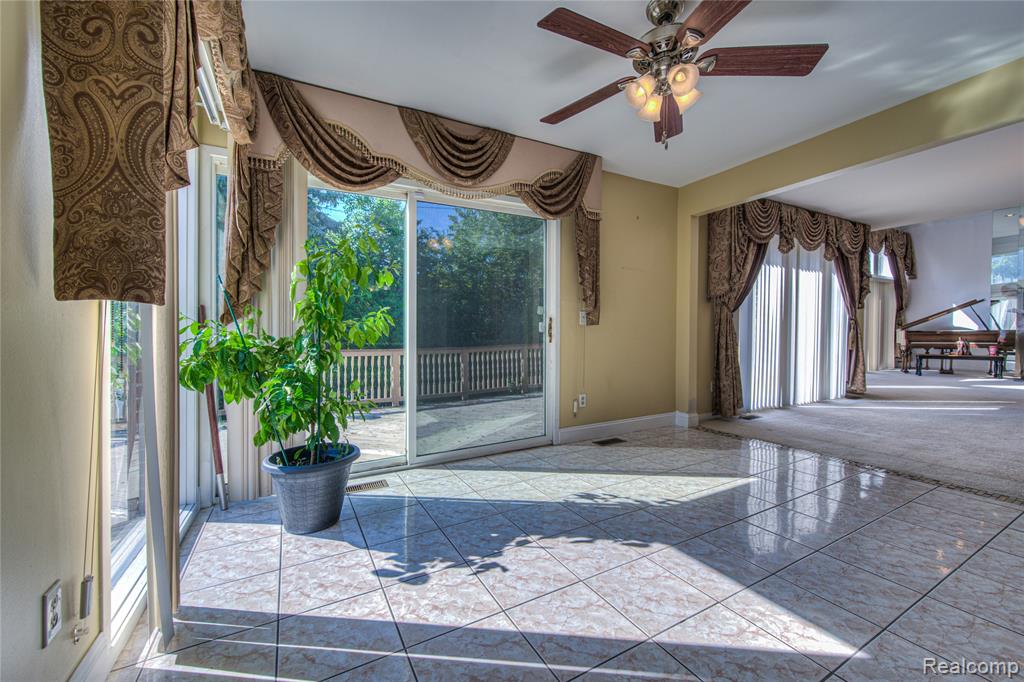 6460 Charles Drive, West Bloomfield, MI — Photo 17
