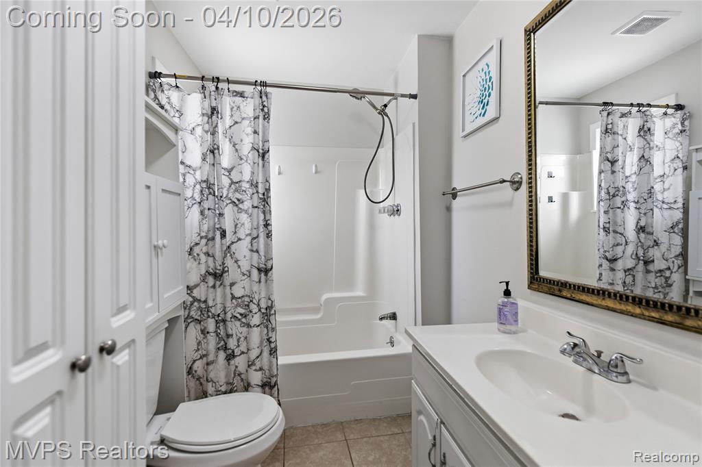 6421 Cloverton Drive, Waterford, MI 48329 — Photo 10