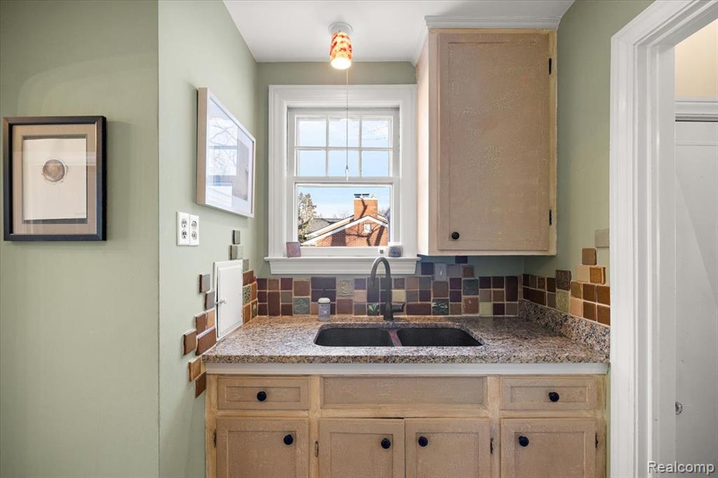 17601 Cambridge Boulevard, Lathrup Village, MI 48076 — Photo 20