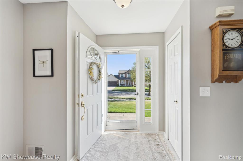 870 Chatham Drive, Milford, MI 48381 — Photo 6