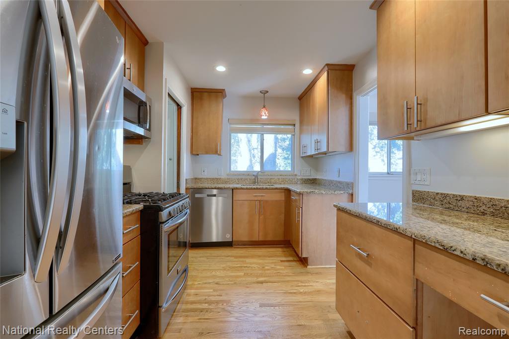 13369 Winchester Avenue, Huntington Woods, MI — Photo 8