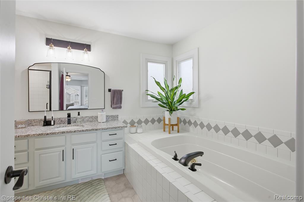 39663 Southpointe Avenue, Harrison Township, MI — Photo 12