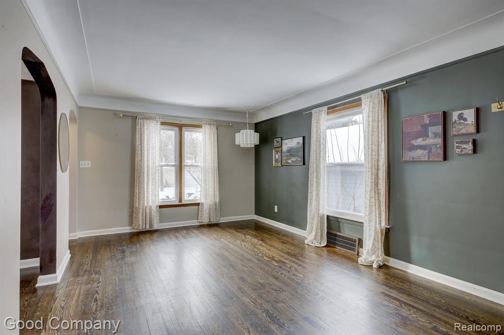 8460 Kenberton Drive, Oak Park, MI 48237 — Photo 9