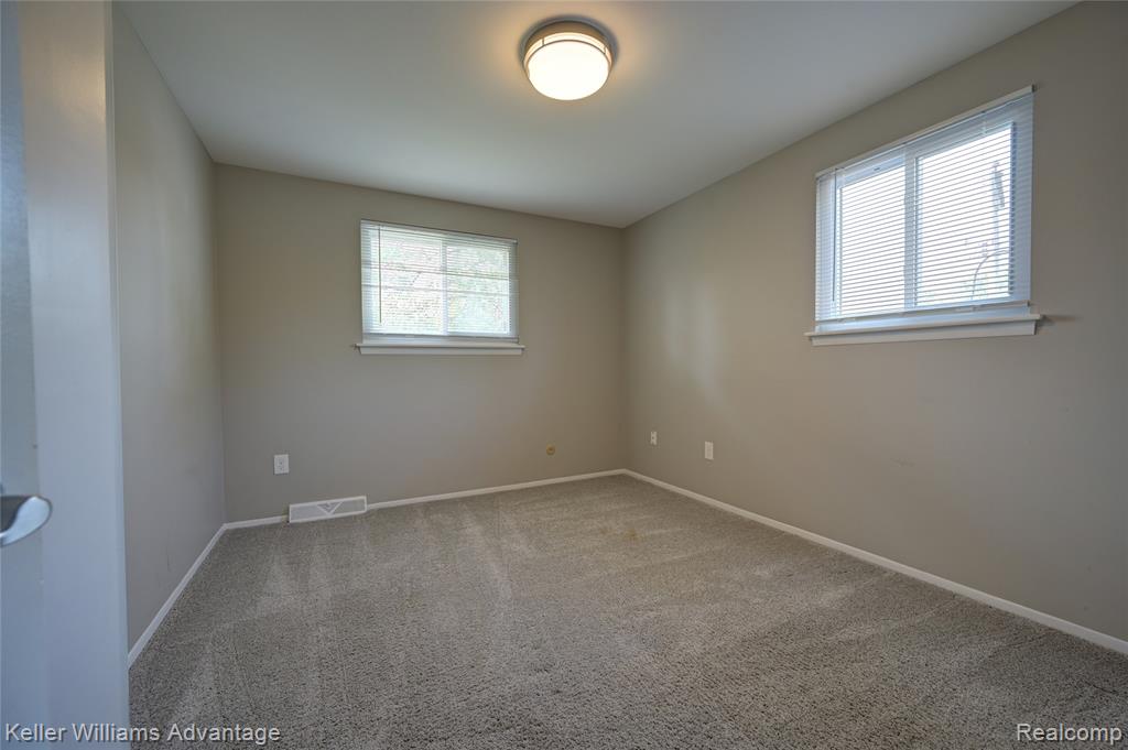 18467 Middlesex Avenue, Lathrup Village, MI 48076 — Photo 42