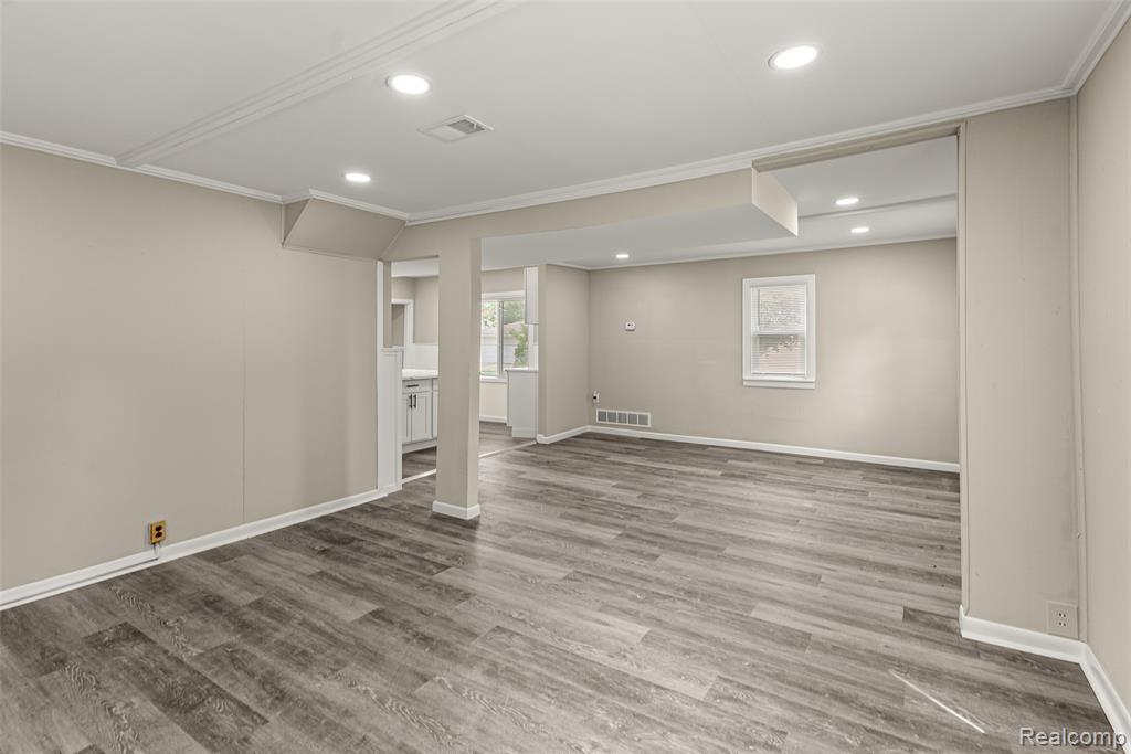 8329 Lenore Street, Dearborn Heights, MI 48127 — Photo 11