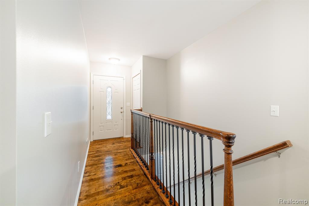 624 BEDFORD Drive, Westland, MI — Photo 2
