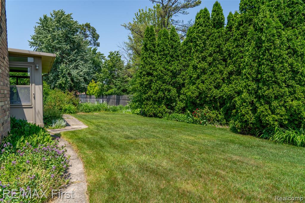 47798 CHRYS, Macomb, MI 48044 — Photo 10