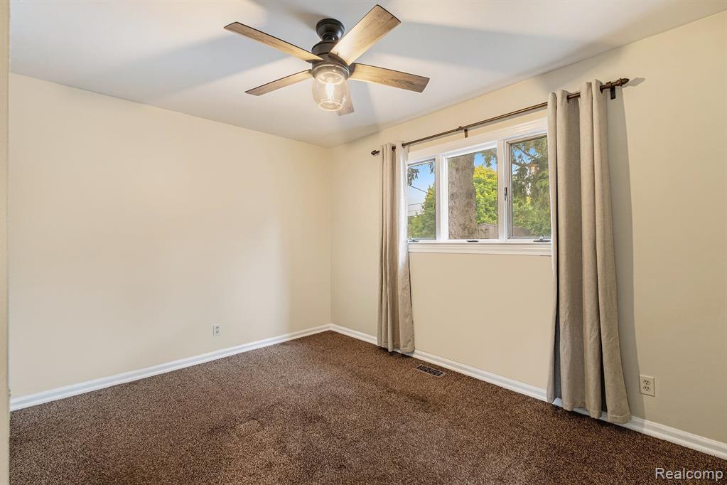 9119 CHESTERFIELD Drive, Swartz Creek, MI 48473 — Photo 17