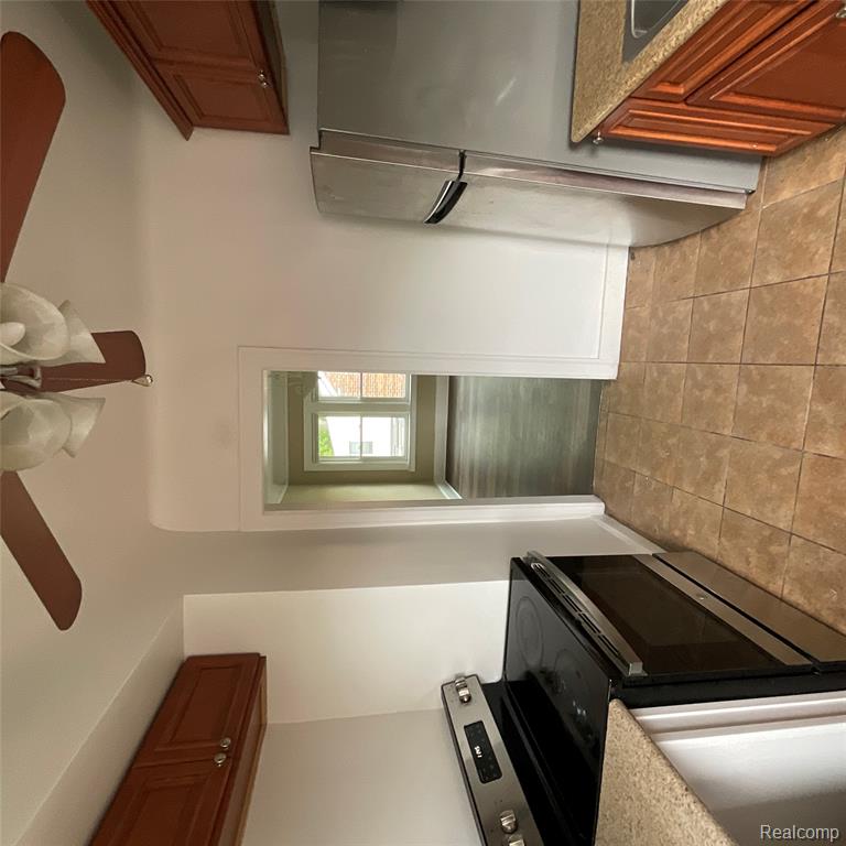 15464 Gilchrist St Street, Detroit, MI 48227 — Photo 5