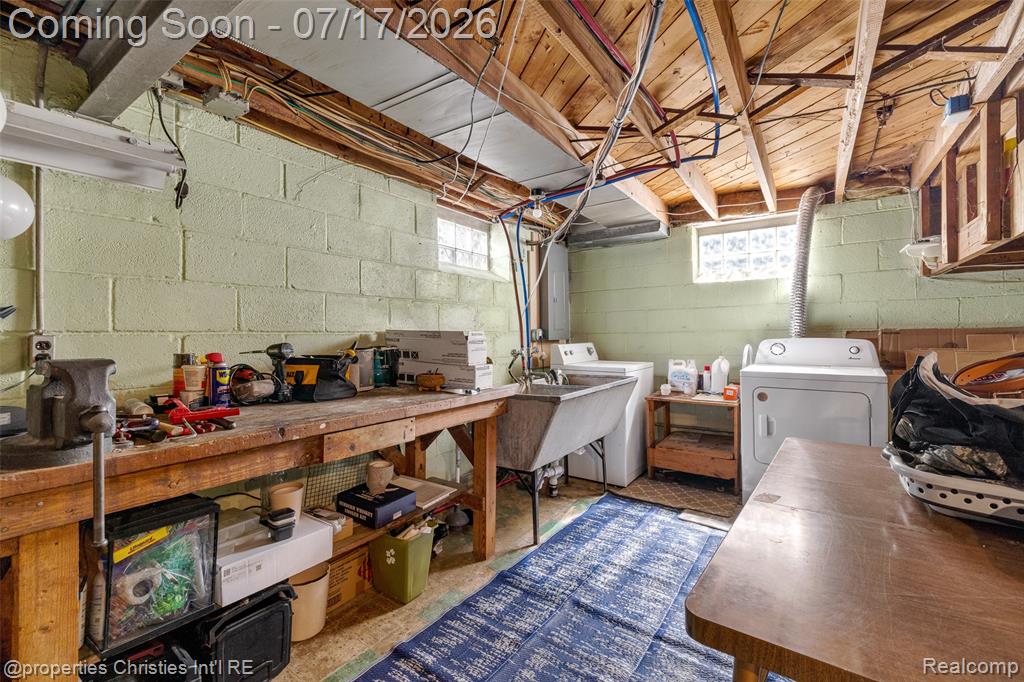 20855 Lochmoor Street, Harper Woods, MI 48225 — Photo 32