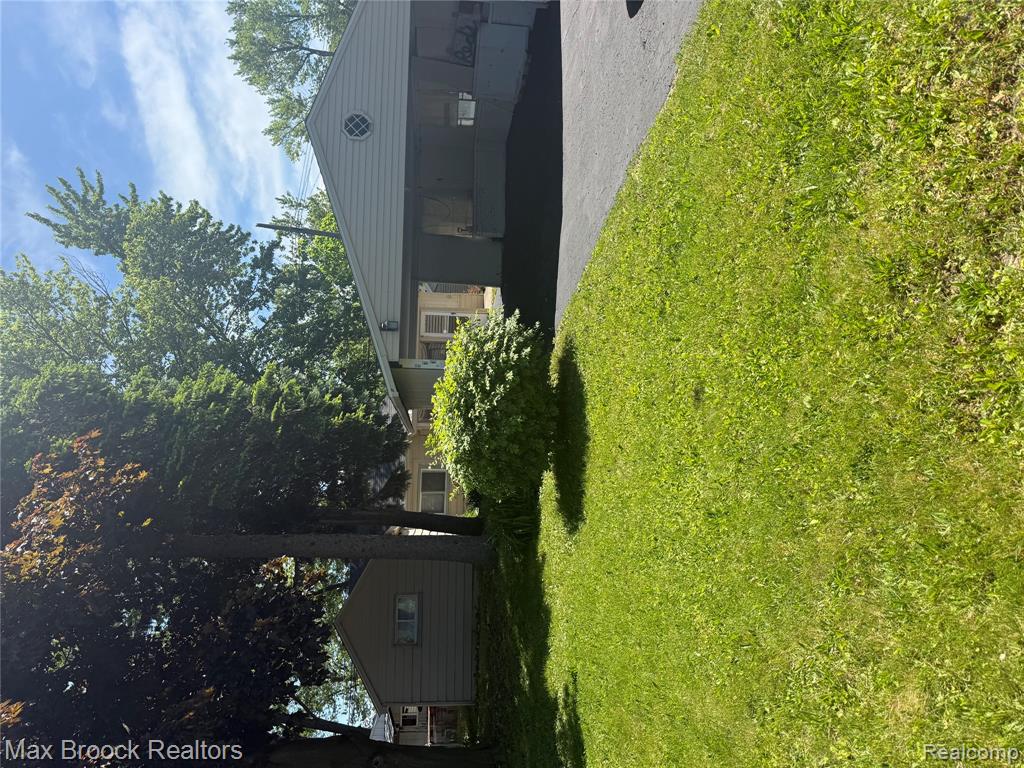 933 Myrtle Avenue, Waterford, MI 48328 — front exterior
