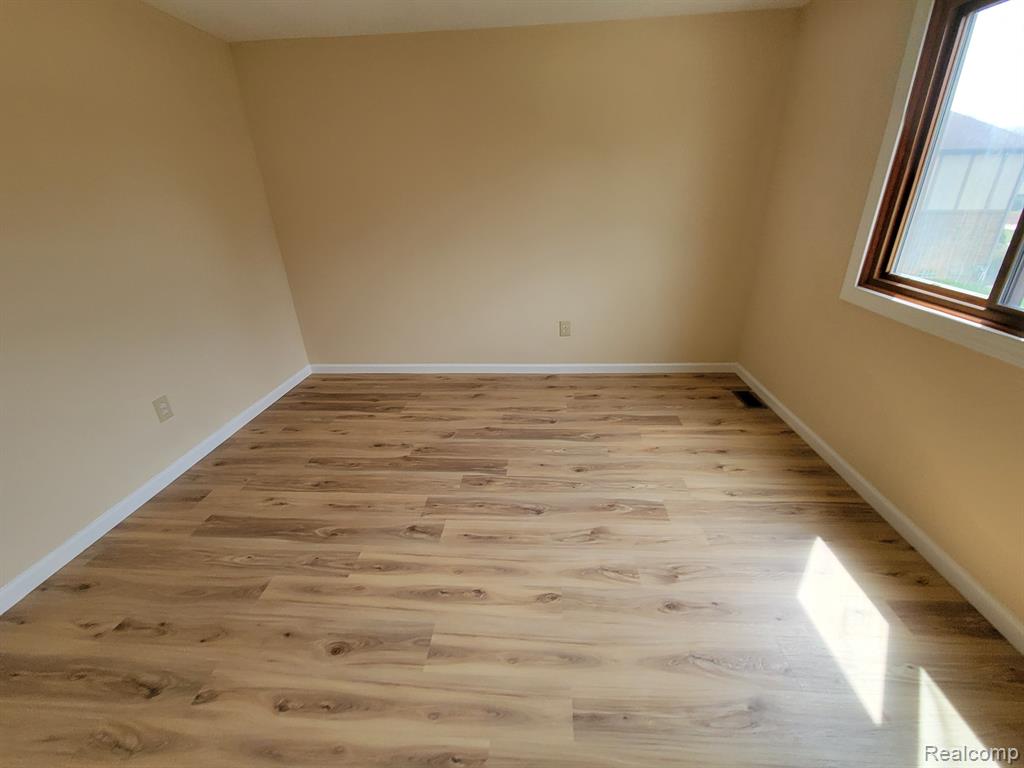4640 SINGH Drive, Sterling Heights, MI 48310 — Photo 11