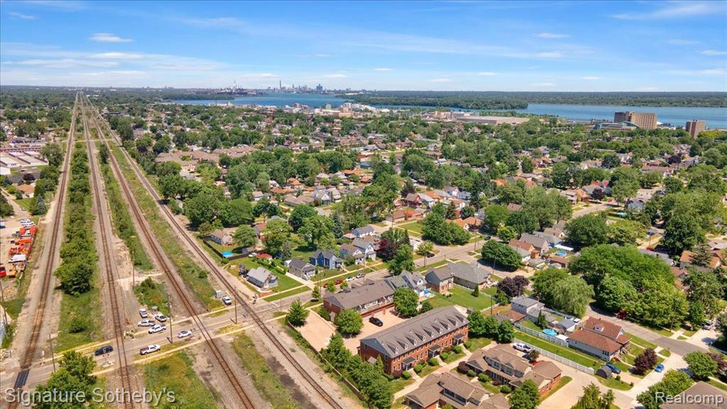 649 VINEWOOD Street, Wyandotte, MI 48192 — Photo 25