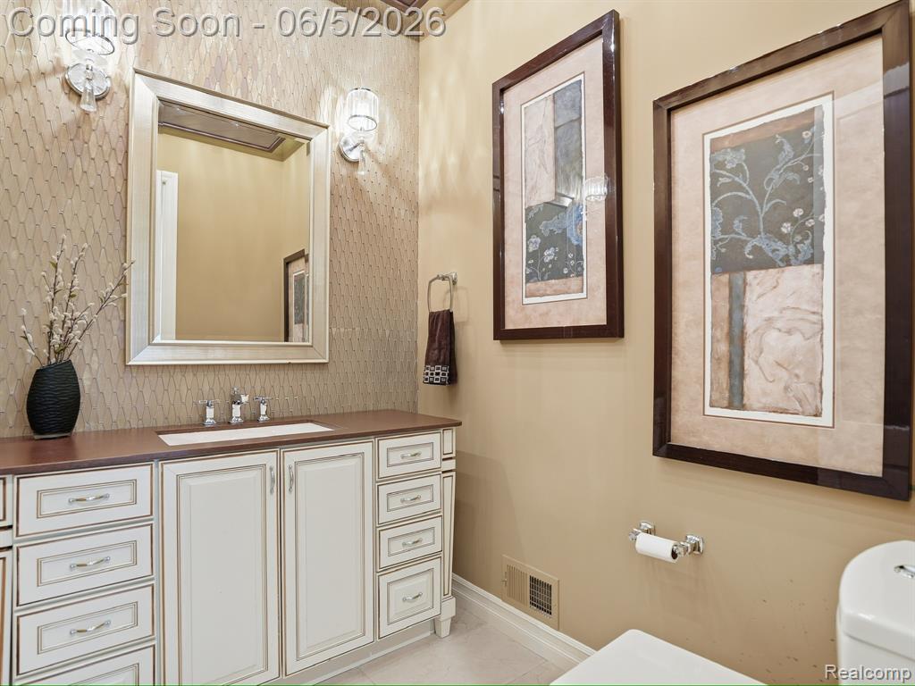 55951 Ashbrooke Drive W, Utica, MI 48316 — Photo 54