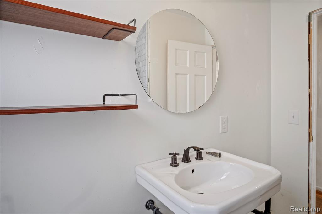258 Piper Boulevard, Detroit, MI 48215 — Photo 12