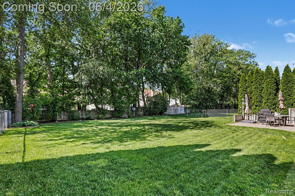 6917 Chesterfield, Waterford, MI 48327 — Photo 2