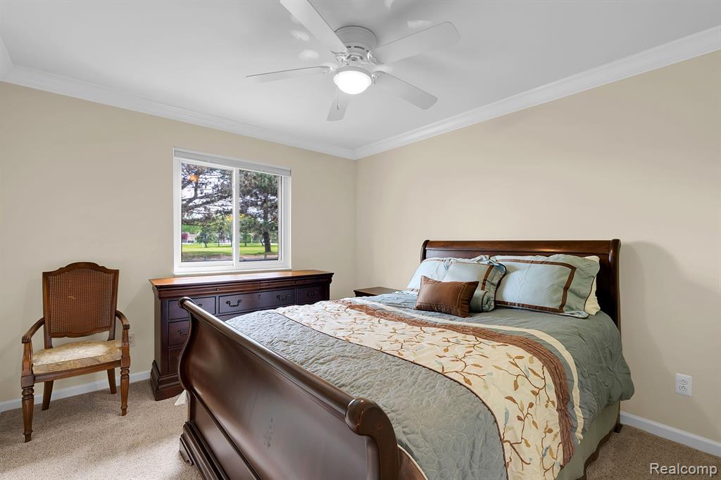 718 COUNTRY CLUB Drive, Saint Clair Shores, MI 48082 — Photo 15