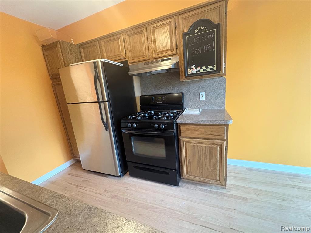 7595 Woodview Drive, Waterford, MI 48327 — Photo 6