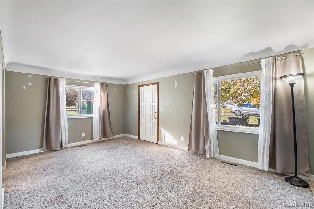 5474 Country Lane, Flint, MI 48506 — Photo 4