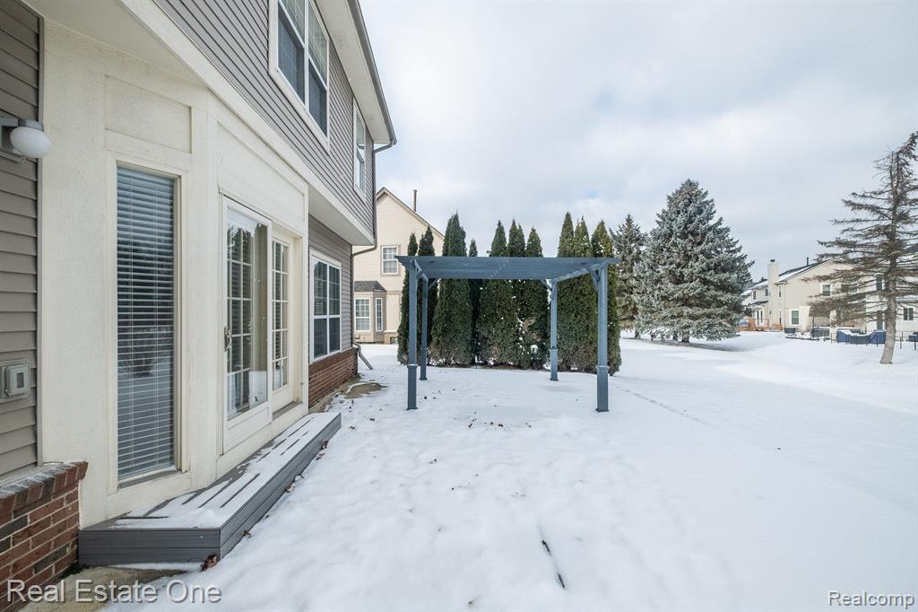1092 CHESTNUT Lane, South Lyon, MI 48178 — Photo 56