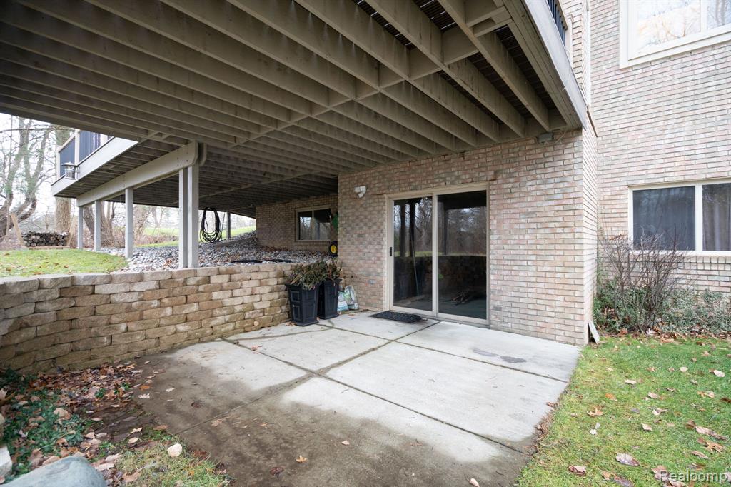 6751 Berry Pointe Drive, Clarkston, MI 48348 — Photo 46