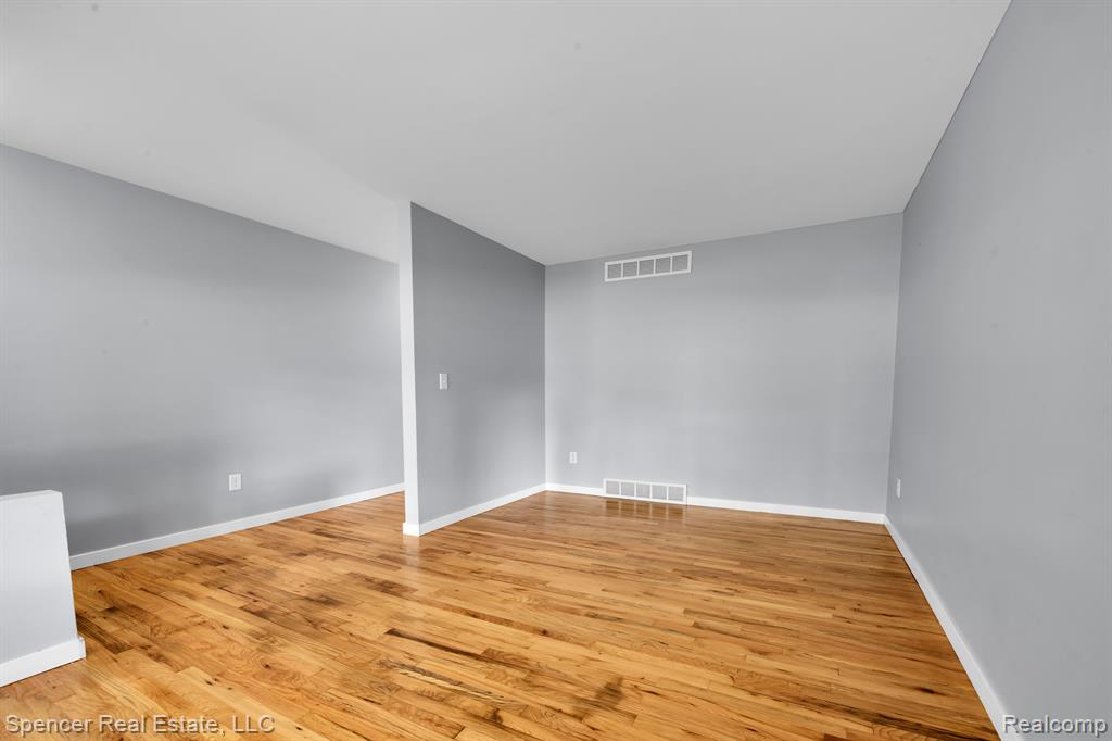 6280 Walker Drive, Troy, MI 48085 — Photo 10