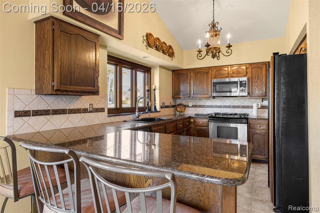 6482 Denton Court, Troy, MI 48098 — Photo 14
