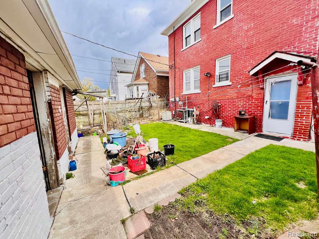 3215 Evaline Street, Hamtramck, MI 48212 — Photo 5