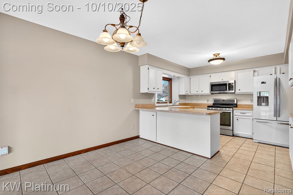 842 Timberline Drive, Rochester Hills, MI 48309 — Photo 11