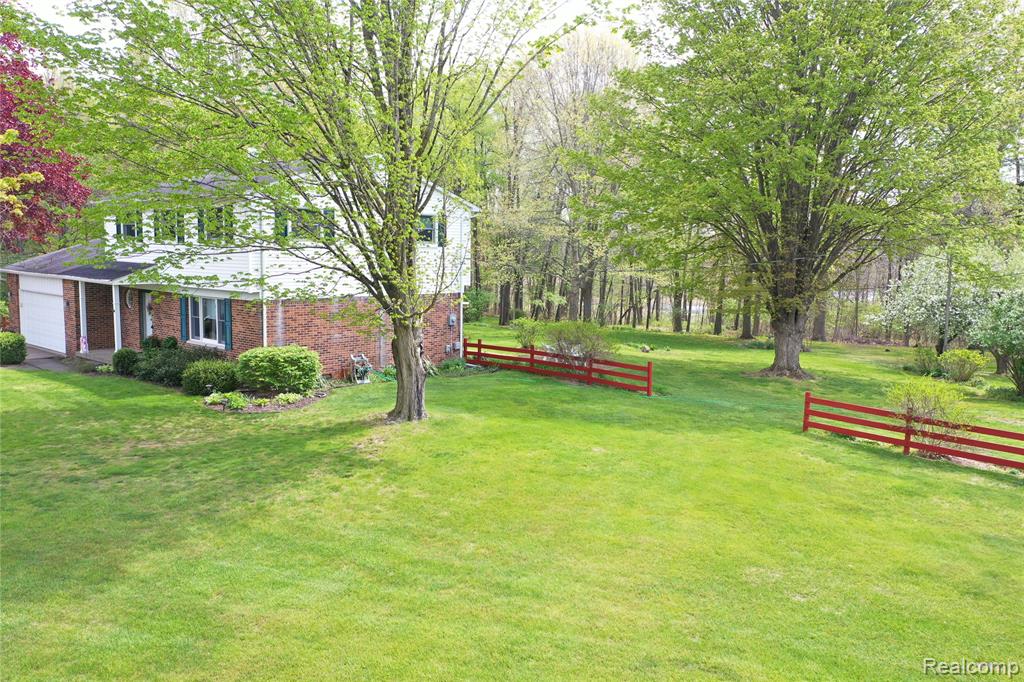 2676 Porcupine Trail, Lapeer, MI 48446 — Photo 61