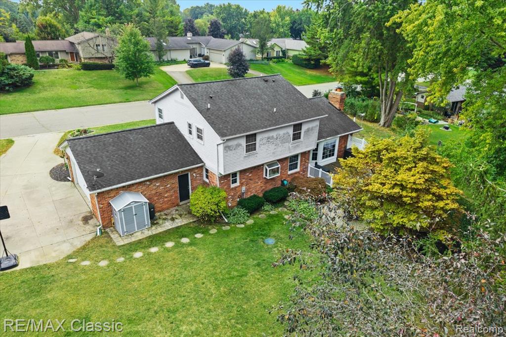 4815 Ravinewood Drive, Commerce Twp, MI 48382 — Photo 47