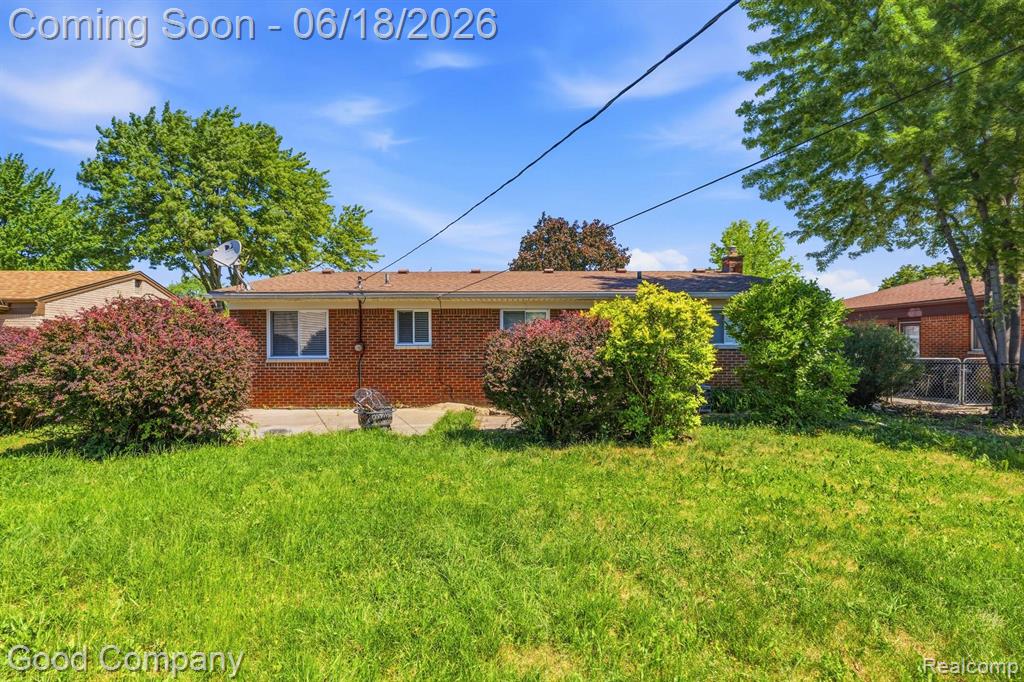8246 Independence Drive, Sterling Heights, MI 48313 — Photo 27