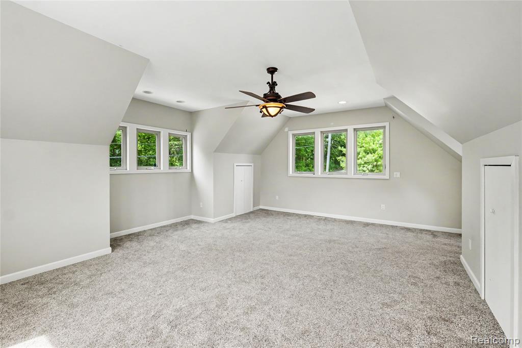 8390 Peninsular Drive, Fenton, MI 48430 — Photo 16