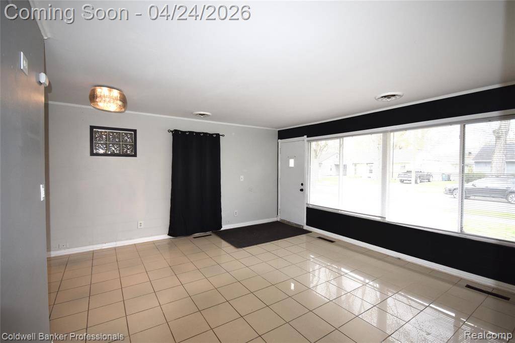 10311 Saratoga Street, Oak Park, MI 48237 — Photo 6