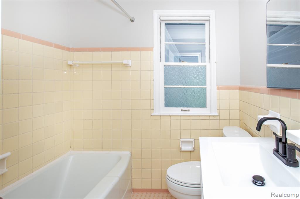 4056 Robina Avenue, Berkley, MI 48072 — Photo 17