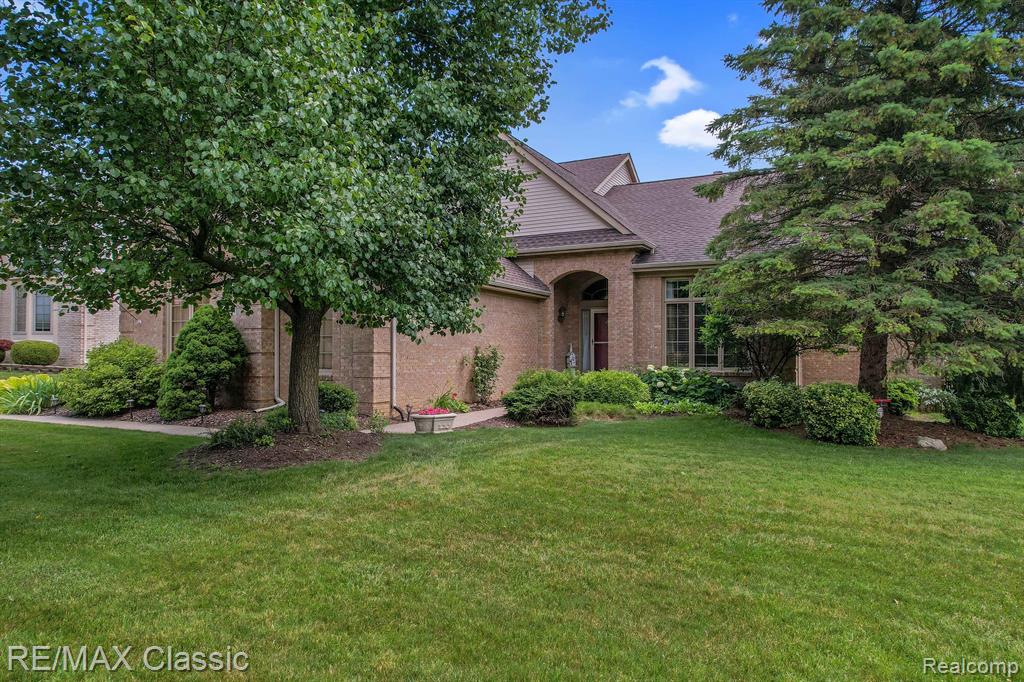 5924 LOVEWOOD Court, Canton, MI 48187 — Photo 2