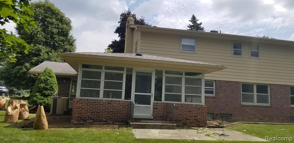 6186 KINGS CROWN Road, Grand Blanc, MI 48439 — Photo 5
