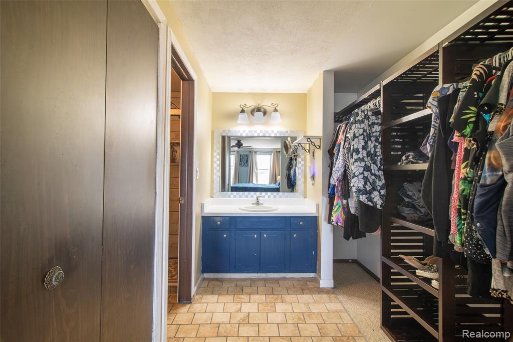 24550 Colonial Drive, Woodhaven, MI 48183 — Photo 19