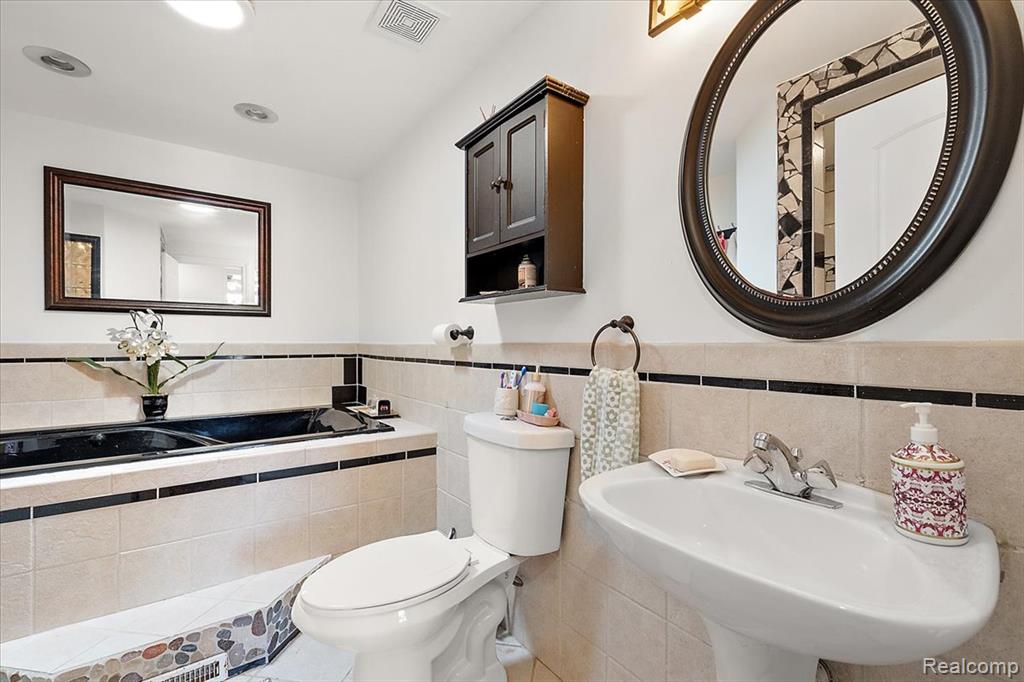 40058 Fraser Drive, Sterling Heights, MI 48310 — Photo 33