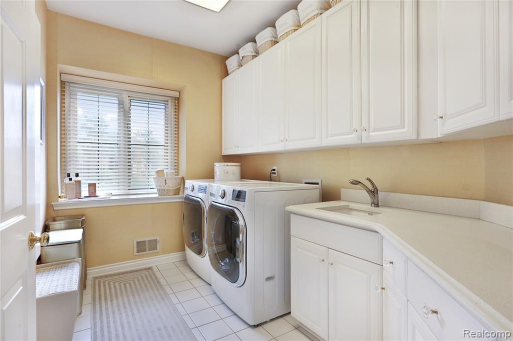 5826 Murfield Drive, Rochester, MI 48306 — Photo 32