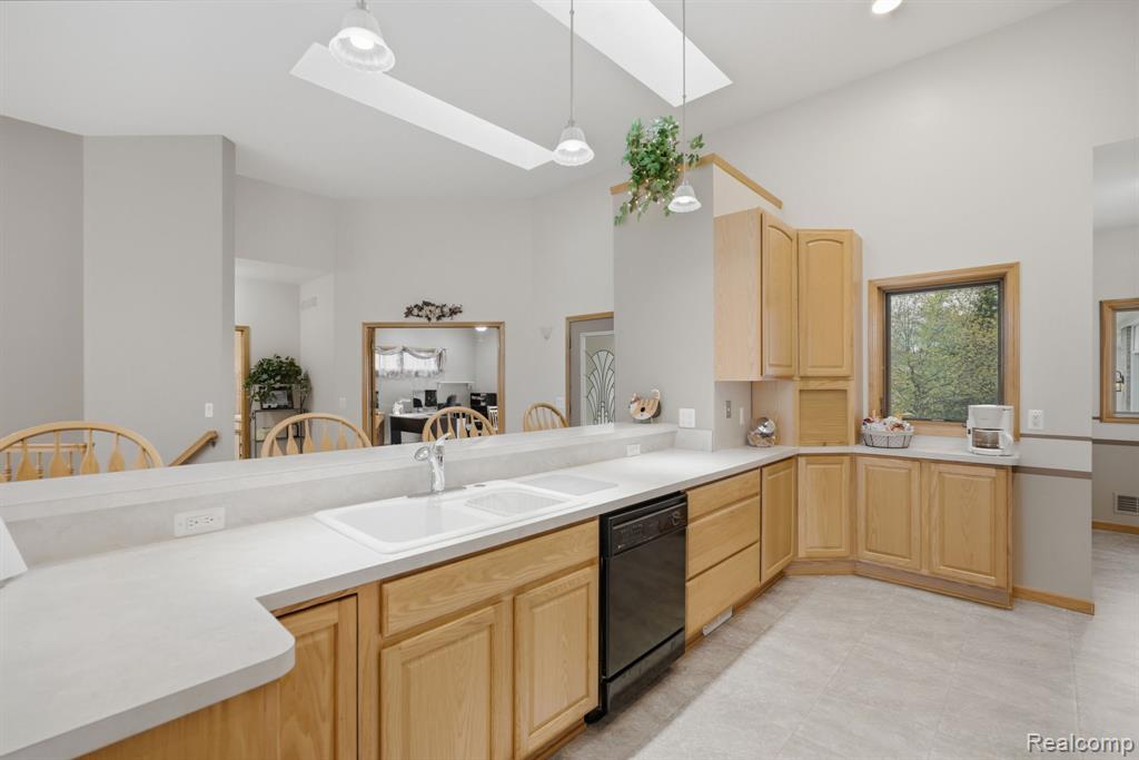3630 S Shimmons Circle, Auburn Hills, MI 48326 — Photo 19