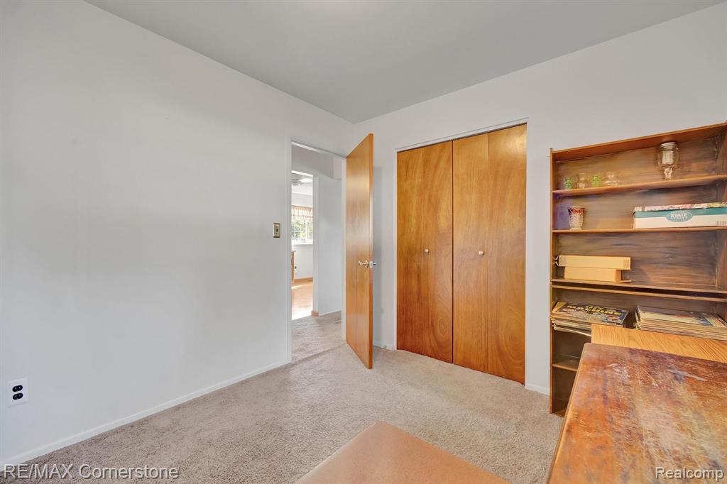 697 WORCHESTER Street, Westland, MI 48186 — Photo 11