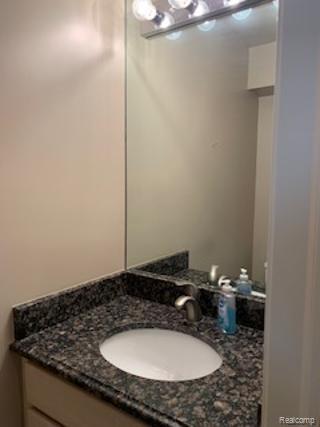 5682 Stonington Court, West Bloomfield, MI — Photo 18
