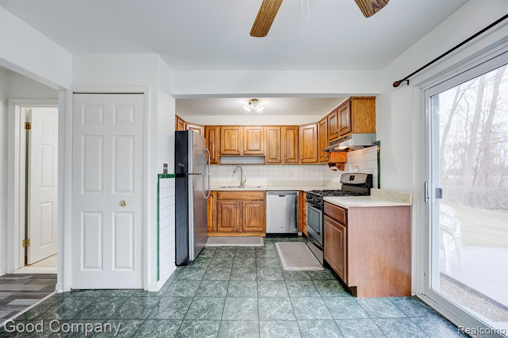 45756 KENSINGTON Street, 319, Utica, MI 48317 — Photo 8
