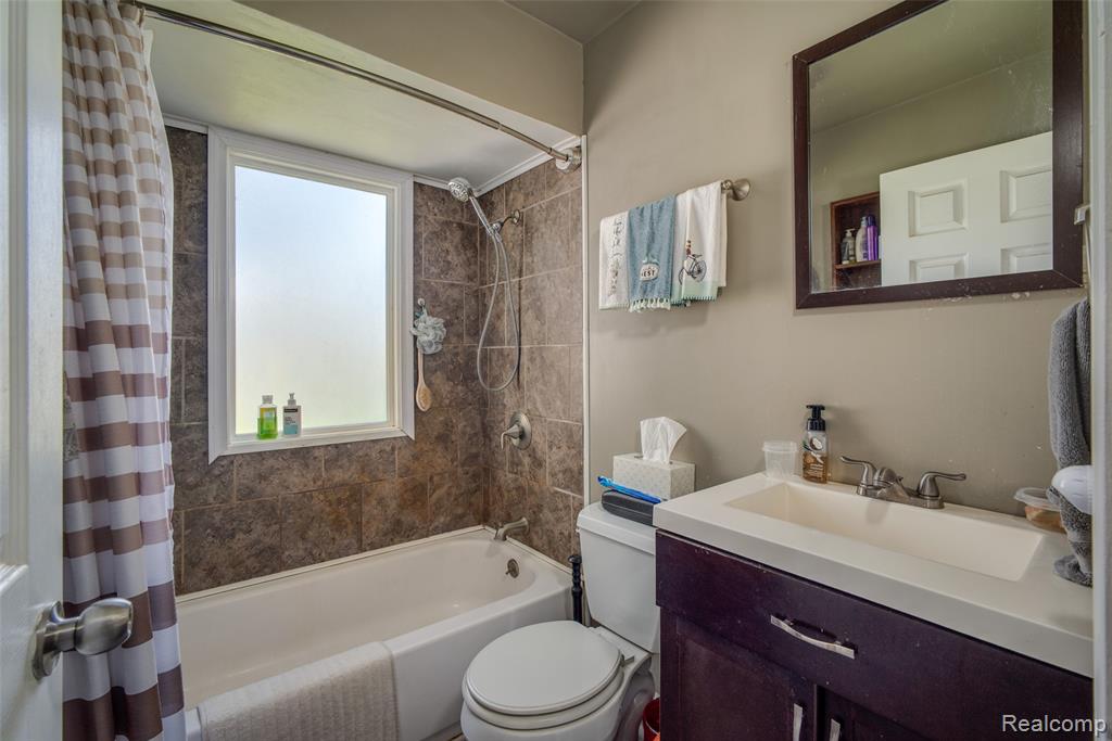 840 W Rose Center Road, Holly, MI 48442 — Photo 15