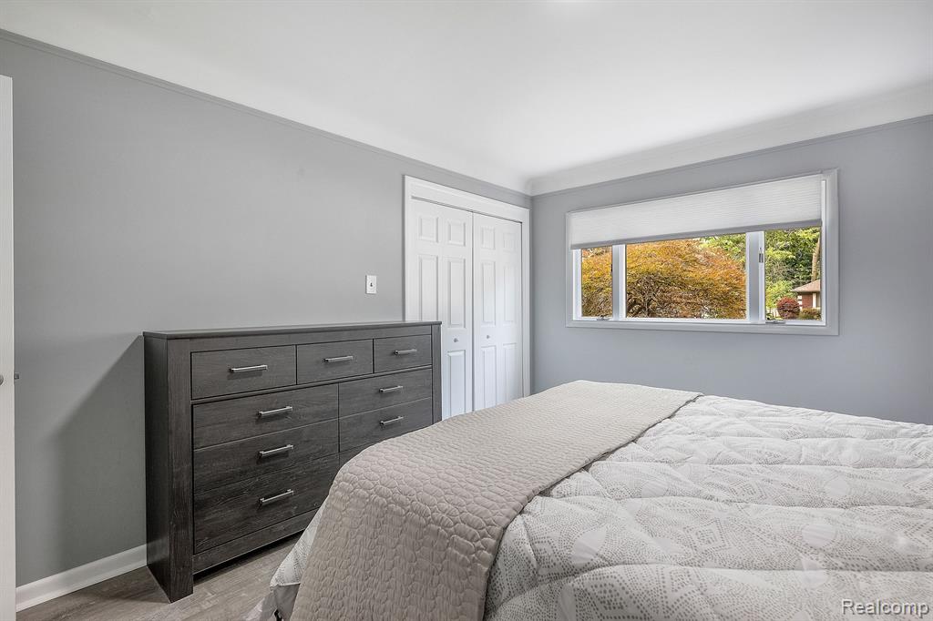 600 WOODCREST Drive, Dearborn, MI 48124 — Photo 17